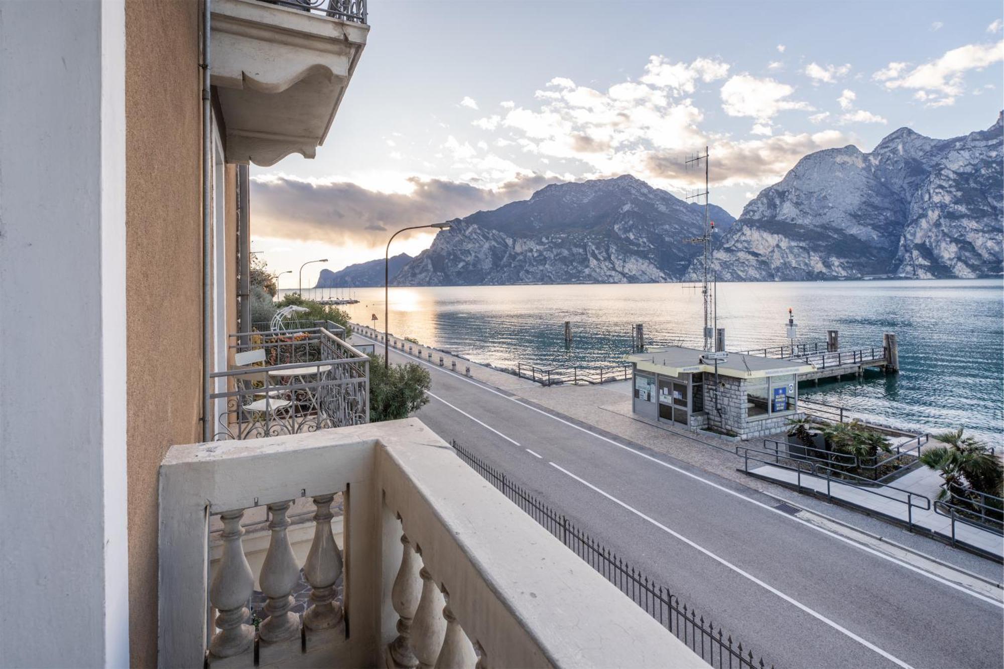 Lake Sensation - Garda Lake View Torbole Sul Garda Exterior photo